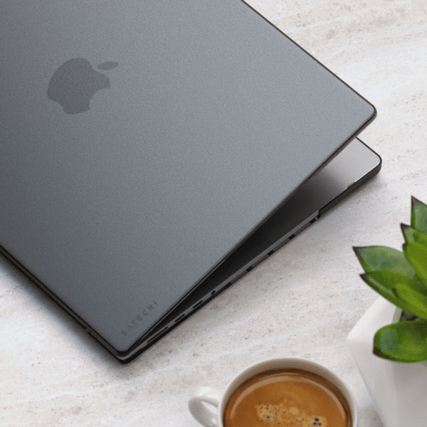 Satechi MacBook Pro 14 M1 (A2442)/M2 (A2779) kuori Eco-Hardshell Case Tumma läpinäkyvä