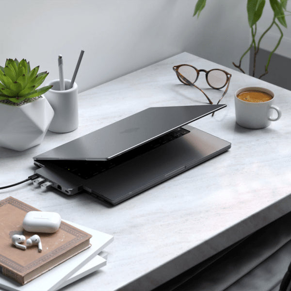 Satechi MacBook Pro 16 M1 (A2485)/M2 (A2780) Kuori Eco-Hardshell Case Kirkas