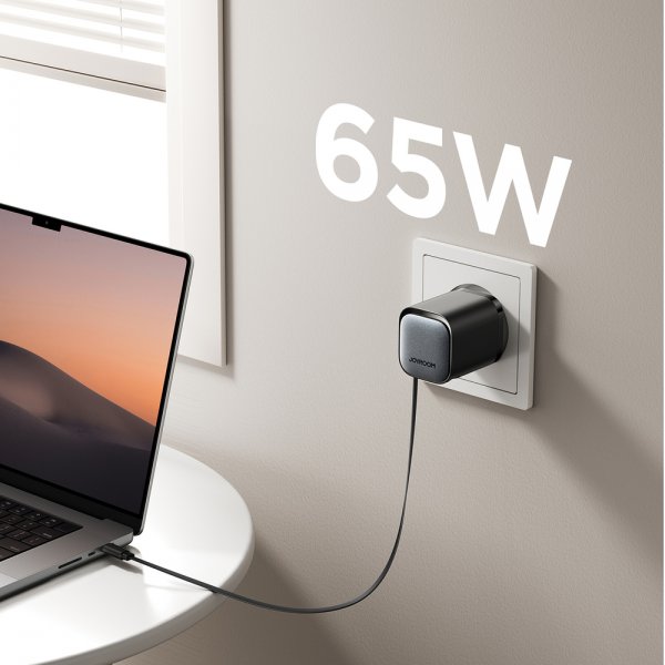Joyroom 65W seinälaturi sisäänrakennetulla USB-C-kaapelilla ja USB-A/USB-C-liitännällä Musta