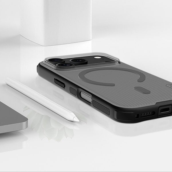 Nillkin iPhone 17 Pro -kuori Super Frosted Shield Pro MagSafe, läpinäkyvä musta