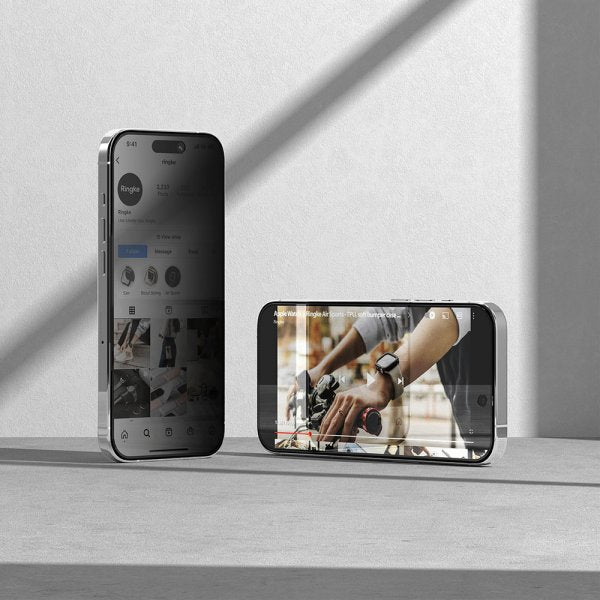 Ringke iPhone 15 Pro -näytönsuoja, Privacy Tempered Glass, asennuskehys