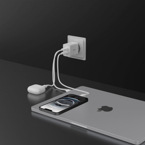 Spigen Essential -laturi 47W 2xUSB-C Valkoinen