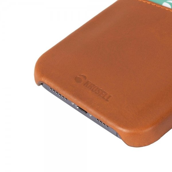 Krusell iPhone 13 Kuori Nahka CardCover Konjakinruskea