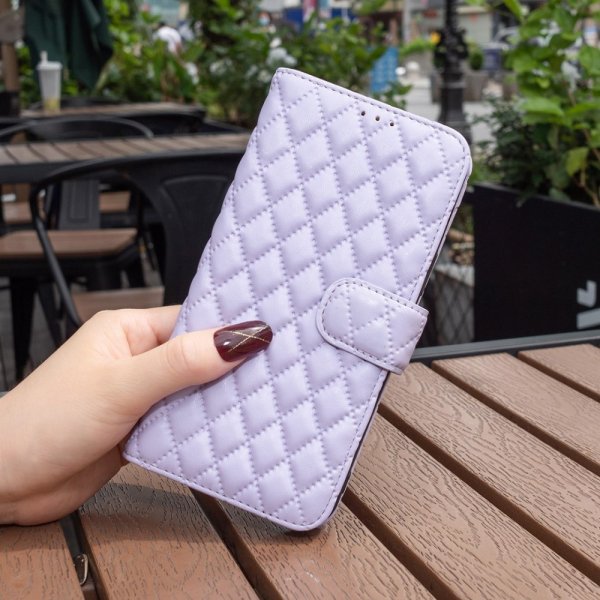 iPhone 14 Plus -kotelo, vinoneliökuvio, violetti