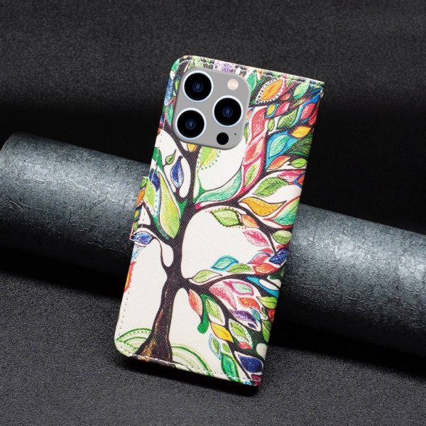 iPhone 14 Pro Max -kuoret kuviolla: Värikäs puu