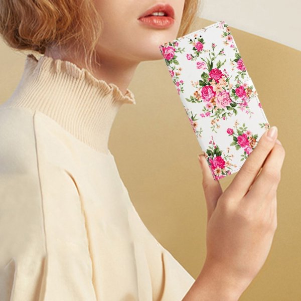 iPhone 15 Pro Kotelo Punaiset Kukat -kuviolla