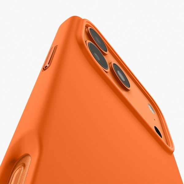 Spigen iPhone 17 Pro Max -kuori Silicone Fit MagFit Cosmic Orange