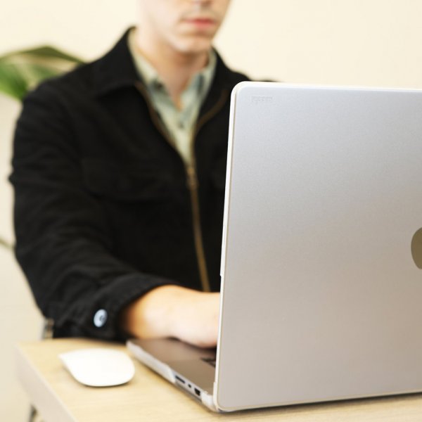 Moshi MacBook Pro 16 M1/M2 (A2485 A2780) kuori iGlaze Hardshell Case Stealth Clear