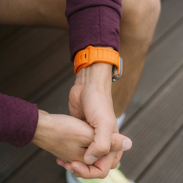KeyBudz Apple Watch 44/45/46mm/Apple Watch Ultra -ranneke Journey Electric Orange