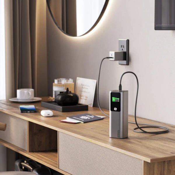 ALOGIC Powerbank Ark 27 000 mAh 140 W:n latauksella