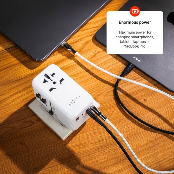 Kiinteä matkalaturi Voyager World Adapter 120W