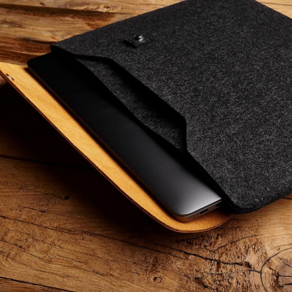 Mujjo MacBook Sleeve 13" Musta