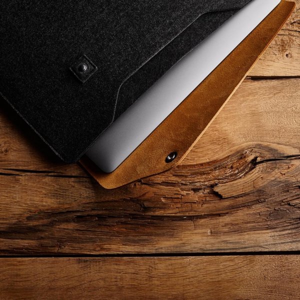 Mujjo MacBook Sleeve 13" Musta