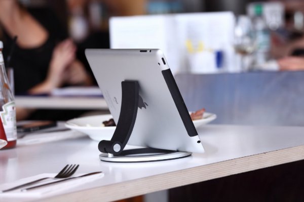 Just Mobile Encore -alumiiniteline iPadille