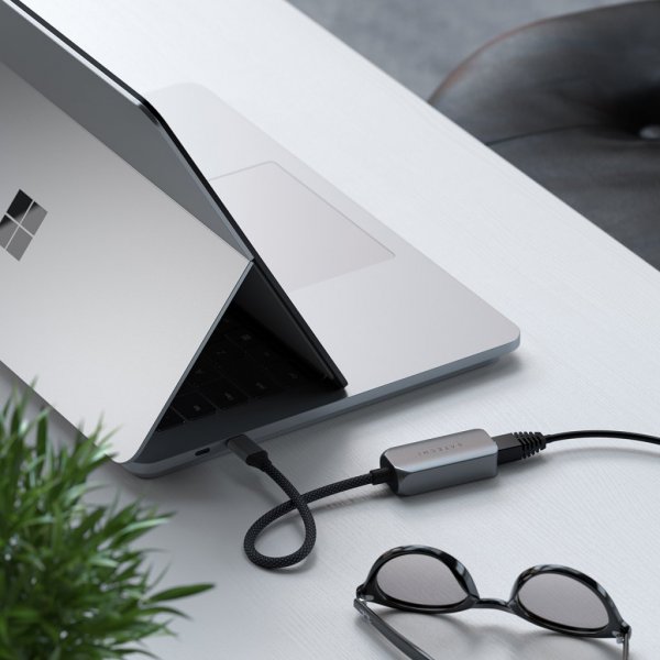 Satechi-sovitin USB-C 2.5 Gigabit Ethernet