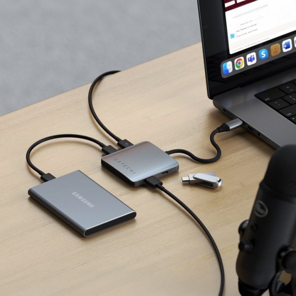Satechi 4-porttinen USB-C-hubi virransyötöllä