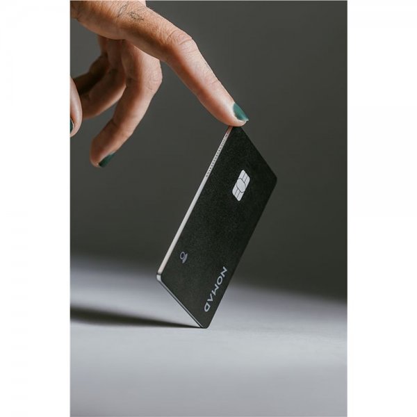 Nomad Tracking Card Pro, musta