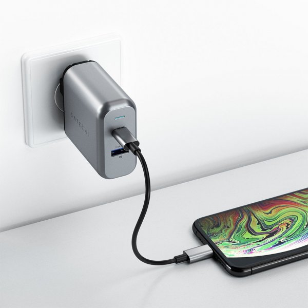 Satechi 30W seinälaturi, jossa USB-C- ja USB-A-liitännät
