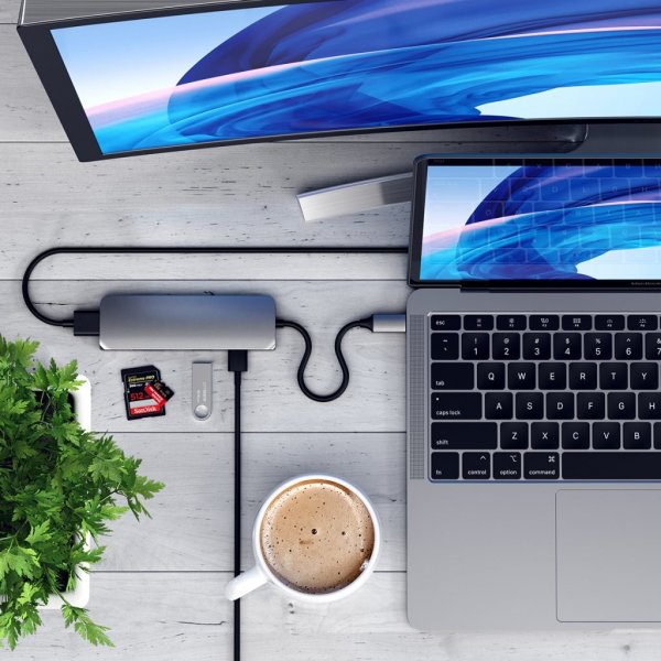 Satechi USB-C Multiport Pro avaruusharmaa