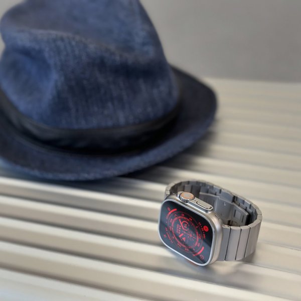 Just Mobile Apple Watch Ultra 49 mm ranneke, titaani DLC