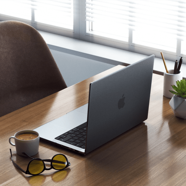Satechi MacBook Pro 16 M1 (A2485)/M2 (A2780) Kuori Eco-Hardshell Case Kirkas
