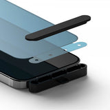 Ringke iPhone 15 Pro -näytönsuoja, Privacy Tempered Glass, asennuskehys