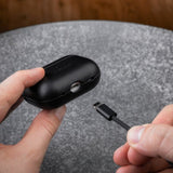 Kiinteät AirPods 3 -kuoret PodsLeather MagSafe Musta