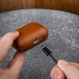 Fixed AirPods Pro 2 Kuoret PodsLeather MagSafe Ruskea