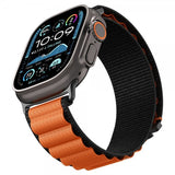Spigen Apple Watch 44/45/46mm/Ultra 49mm ranneke WBF1 musta oranssi
