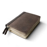 Twelve South Kaapelilaukku BookBook CaddySack Ruskea