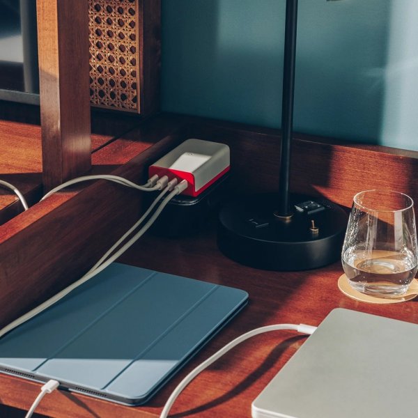 Twelve South PlugBug Travel 50W Matkalaturi Valkoinen