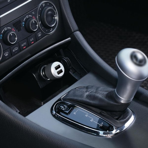 Just Mobile Highway Max Autolaturi Micro USB-liittimellä ja kahdella portilla