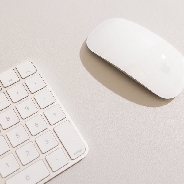 Twelve South DeskPad Harmaa