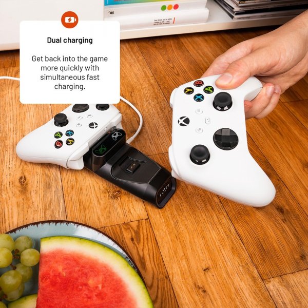 Kiinteä kaksoislataustelakka Xbox Series S-, X- ja One-ohjaimille, musta