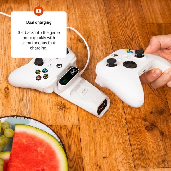 Kiinteä kaksinkertainen lataustelakka Xbox Series S, X ja One -ohjaimille, valkoinen
