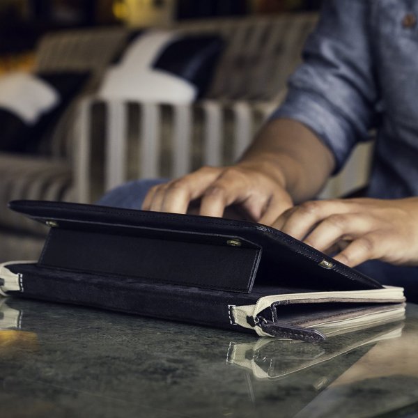 Twelve South iPad 9.7 (5./6. sukupolvi)/iPad Air 1/2 BookBook aitoa nahkaa oleva jalustallinen suojakotelo, ruskea