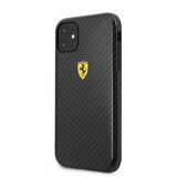 Ferrari iPhone 11 -suojakuori, hiilikuitukuvio, keltainen logo, musta
