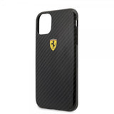 Ferrari iPhone 11 -suojakuori, hiilikuitukuvio, keltainen logo, musta