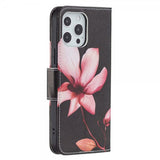 iPhone 13 Pro -suojakotelo, jossa vaaleanpunainen lootuskuvio