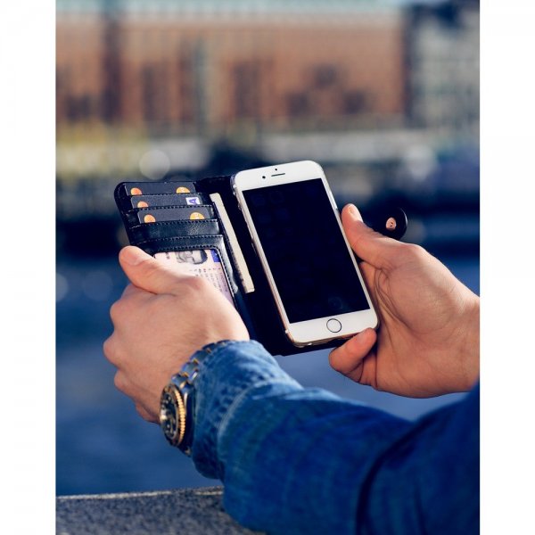Ideal of Sweden iPhone 13 Pro Suojakotelo Magnet Wallet+ Musta