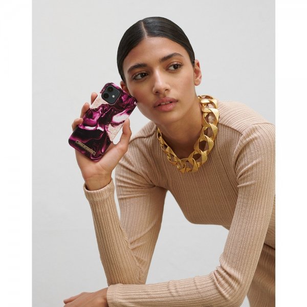 Ideal of Sweden iPhone 13 Kuori Fashion Case Golden Ruby