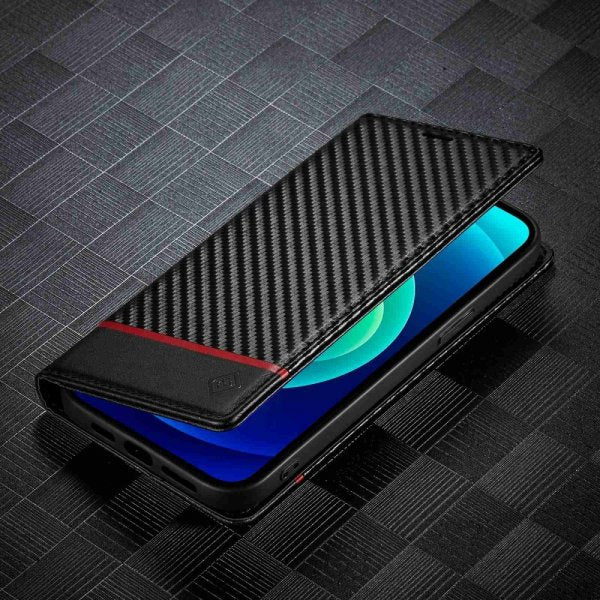 Lc.Imeeke iPhone 14 Plus -suojakuori, hiilikuitukuviointi, punainen raita vaakasuunnassa