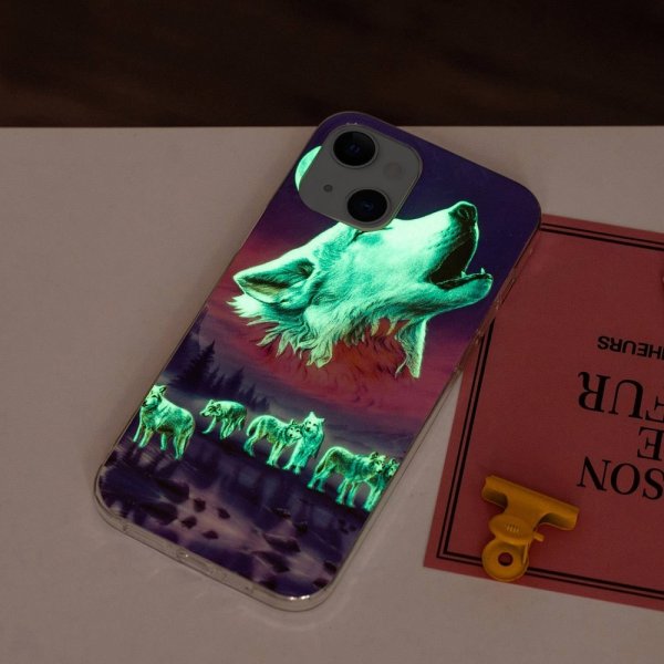 iPhone 14 Plus -kuori, aihe: Ulvova susi