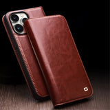 Qialino iPhone 15 Pro Max -kotelo, aitoa nahkaa, ruskea