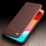 Qialino iPhone 15 Pro Max suojakotelo, aitoa nahkaa, mattapintainen, ruskea