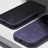 iPhone 15 Pro Max Alcantara MagSafe -kuori, harmaa