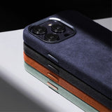 iPhone 15 Pro Max Alcantara MagSafe -kuori, harmaa