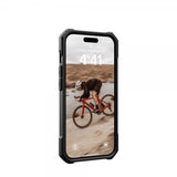 Urban Armor Gear (UAG) iPhone 15 Pro -suojakuori Essential Armor MagSafe, musta