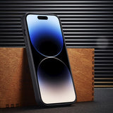 Lc.Imeeke iPhone 15 Pro -kuori, hiilikuitutekstuuri, punainen raita, musta