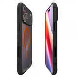 Spigen iPhone 17 Pro Max -kuori Ultra Hybrid MagFit Frost Black Orange